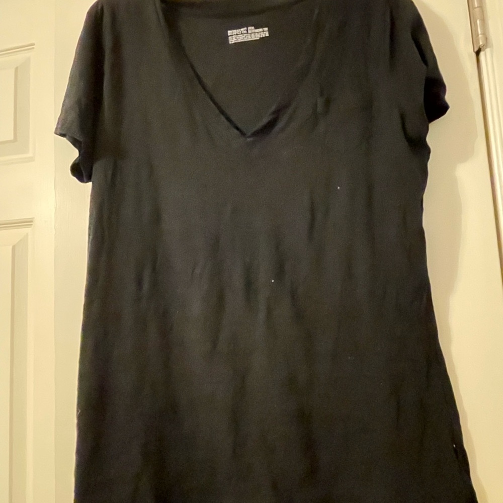 Women’s black v neck tshirt size XXL